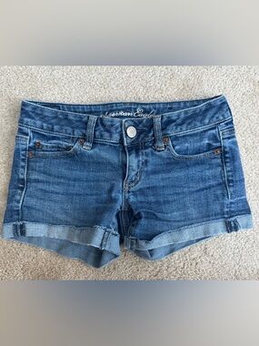 American Eagle Outfitters Sz 2 Mid Wash Denim Cuffed Women’s Shorts